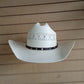 sombrero vaquero mexicano con cuadro de frente