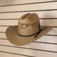 sombrero sisol dorado copa alta con pluma falda grande